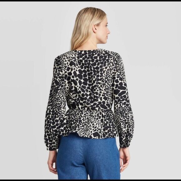 NWT leopard print WHO WHAT WEAR lightweight wrap/side tie blouse, Sz S NEW!🏷 - Picture 3 of 16